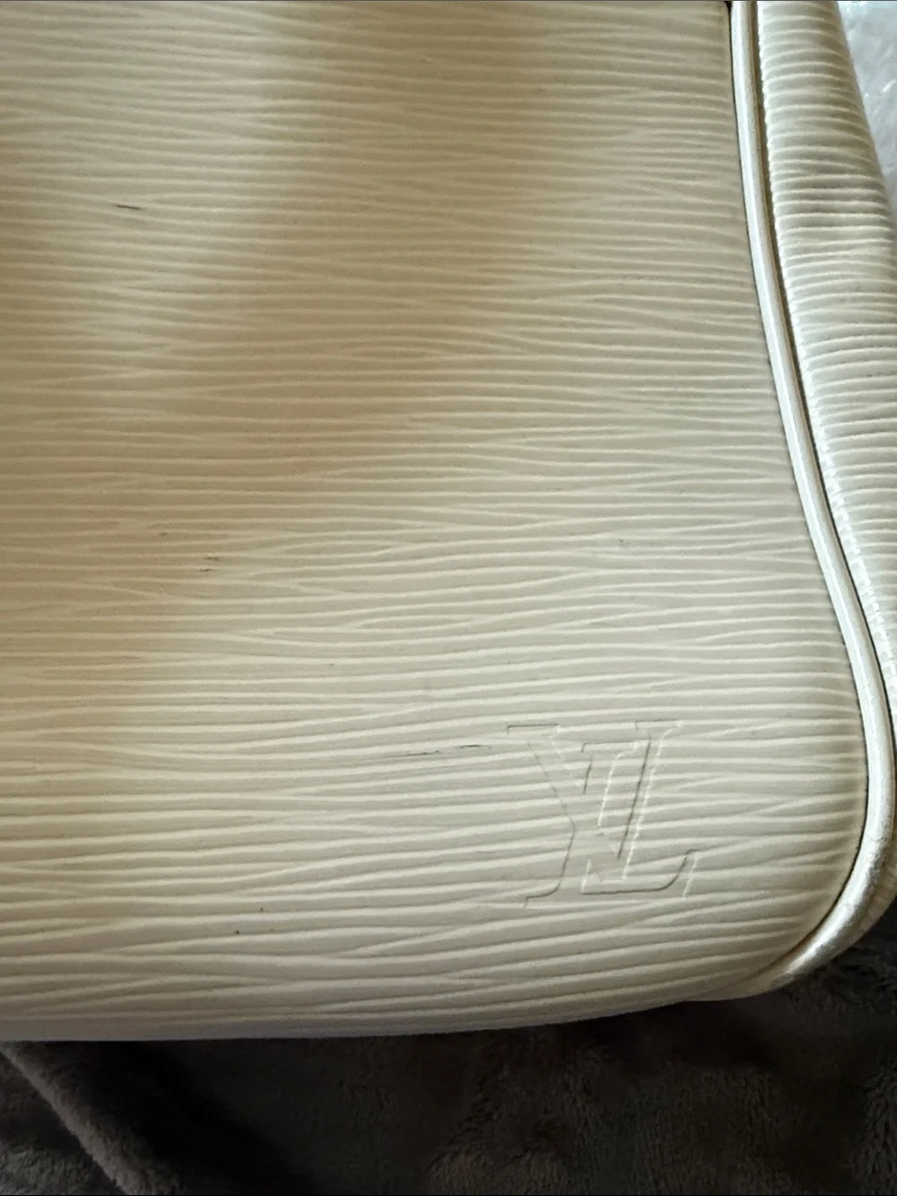 Louis Vuitton Pont-Neuf PM White Epi Leather Satchel Handbag Made in France.